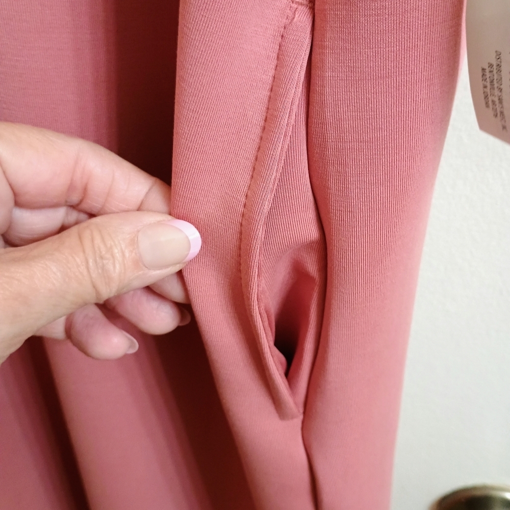 Mauve Women's Top With Pockets. - Picture 5 of 7